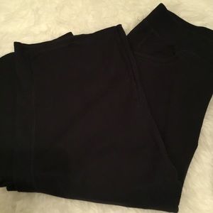 WOMENS’ CAPRI LENTH ATHLETIC PANTS